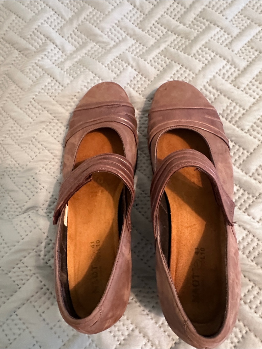 Naot Women's Mauve Mary Jane Flats with Strap